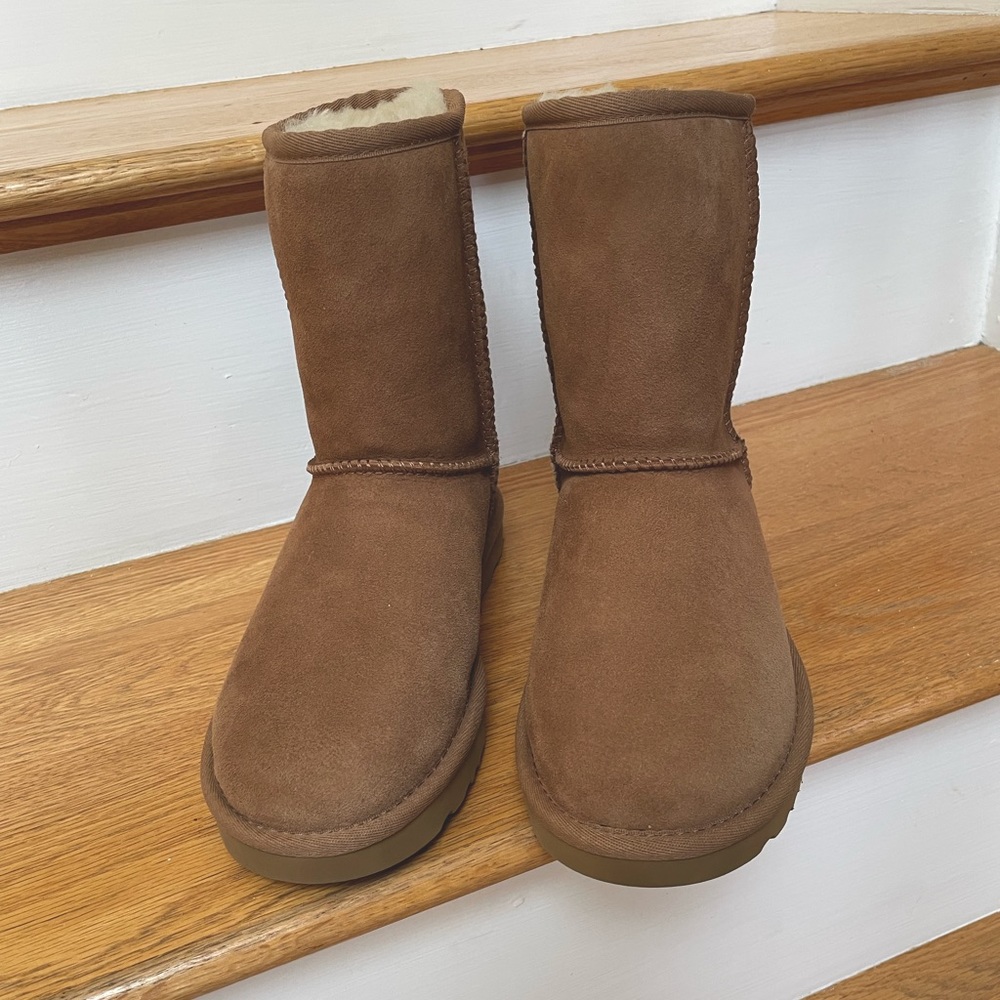 UGG Women’s Size 5 Classic Short Boots